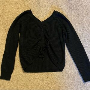 Cute tie up sweater, worn twice